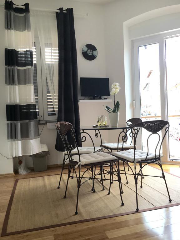 Ana Apartment Pula Ngoại thất bức ảnh